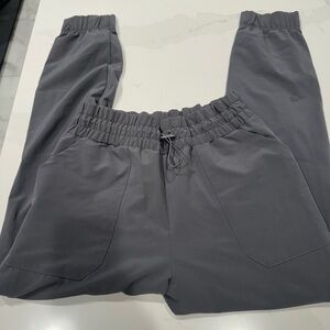 Women’s athletic joggers
￼